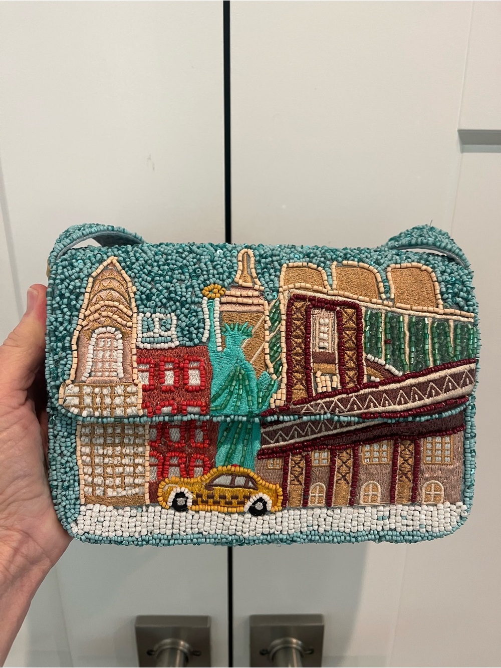 NEW RELEASE 2026
VIRAL Welcome to Las Vegas BEADED
Shoulder Bag
